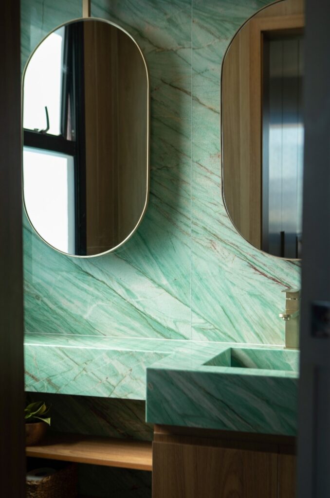 sense-arquitetos-vitoria-banheiro-bancada-quartzito-verde